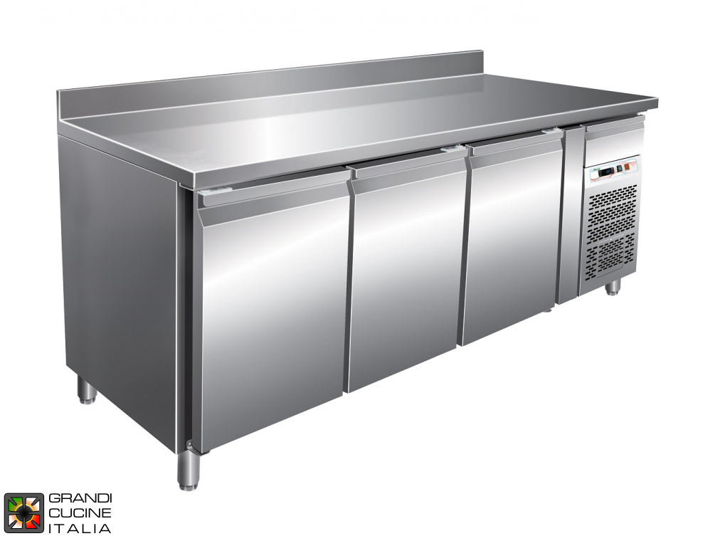  Refrigerated counter GN1/1 with ventilated refrigeration with Backsplash - Range -2 / +8