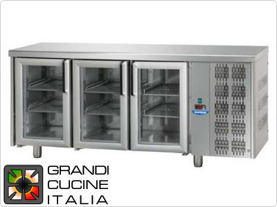  Refrigerated counters - GN 1/1 - Temperature 0°C / +10°C - Three doors - Engine compartment on the right - Smooth worktop  - Ventilated cooling -  Glass doors