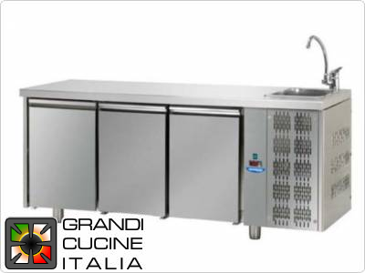  Refrigerated counters - GN 1/1 - Temperature 0°C / +10°C - Three doors - Engine compartment on the right - Worktop with sink - Ventilated cooling