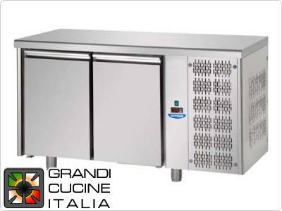  Refrigerated counter - Depth 60 Cm - Temperature 0°C / +10°C - Two Doors - Engine compartment on the right - Smooth worktop - Ventilated Refrigeration