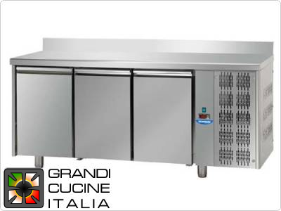  Refrigerated counter - Depth 60 Cm - Temperature 0°C / +10°C - Three Doors - Engine compartment on the right - Worktop with splashback - Ventilated Refrigeration