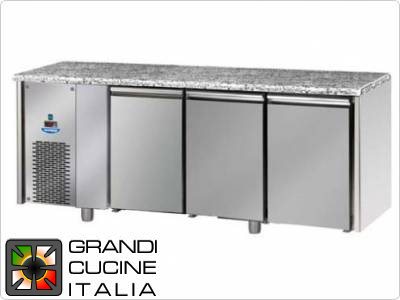  Tavolo frigorifero - GN 1/1 - Temperatura -18°C / -22°C - Tre sportelli - Vano motore sinistro- Piano di lavoro in pietra