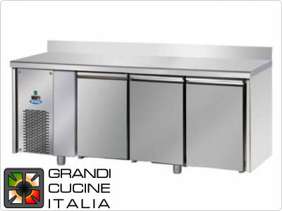  Tavolo frigorifero - GN 1/1 - Temperatura -18°C / -22°C - Tre sportelli - Vano motore sinistro- Piano di lavoro con alzatina