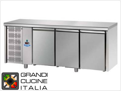  Refrigerated counters - GN 1/1 - Temperature 0°C / +10°C - Three doors - Engine compartment on the left - Smooth worktop  - Ventilated cooling