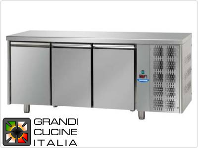  Refrigerated counters - GN 1/1 - Temperature 0°C / +10°C - Three doors - Engine compartment on the right - Smooth worktop  - Ventilated cooling
