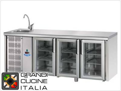  Refrigerated counters - GN 1/1 - Temperature 0°C / +10°C - Three doors - Engine compartment on the left - Worktop with sink - Ventilated cooling -  Glass doors